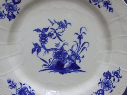 Suite de huit assiettes en porcelaine de Tournai – Image 6