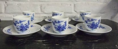 Suite de six Tasses en porcelaine tendre de Tournai