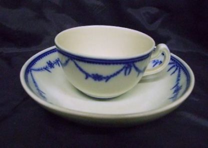 Tasse en porcelaine de Tournai (Louis XVI)