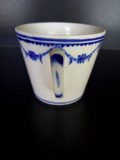 Tasse empire en porcelaine de Tournai (louis XVI) – Image 2
