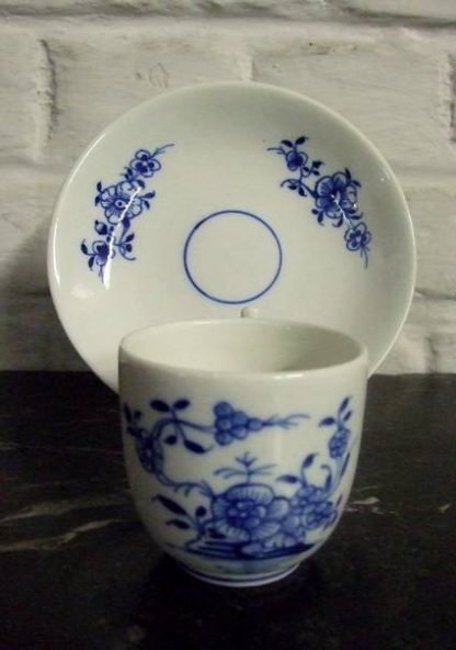 Tasse en porcelaine tendre de Tournai. – Image 6