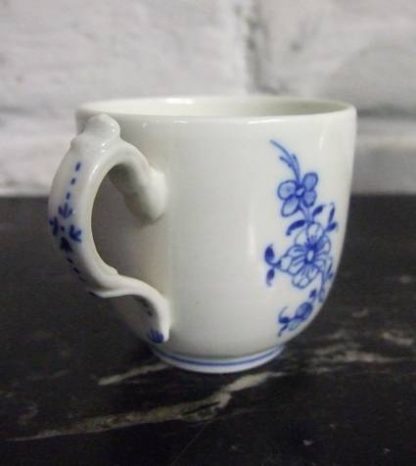 Tasse en porcelaine tendre de Tournai. – Image 3