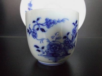 Tasse en porcelaine tendre de Tournai – Image 6
