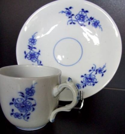 Tasse en porcelaine tendre de Tournai – Image 4