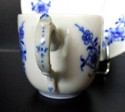 Tasse en porcelaine tendre de Tournai – Image 3