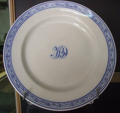 Assiette en porcelaine de Tournai (grecque+lettres)