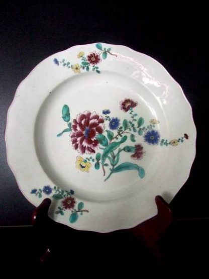 Assiette polychrome de Tournai fleurs des Indes. – Image 2