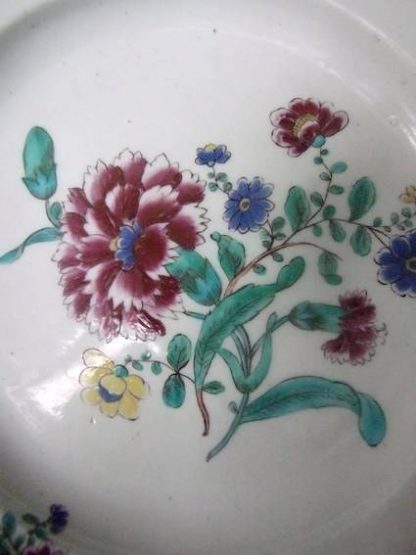 Assiette polychrome de Tournai fleurs des Indes. – Image 7