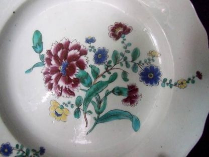 Assiette polychrome de Tournai fleurs des Indes. – Image 5