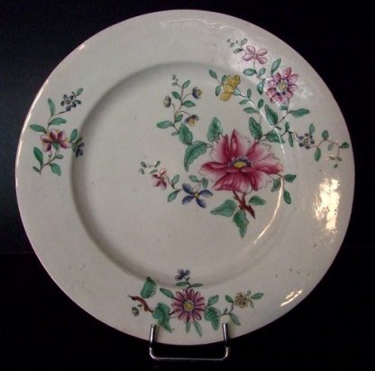 Assiette polychrome de Tournai fleurs des Indes