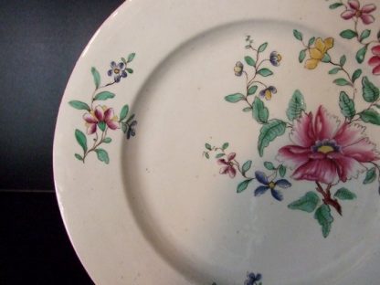 Assiette polychrome de Tournai fleurs des Indes – Image 6