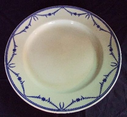 Assiette plate en porcelaine de Tournai (Louis XVI)