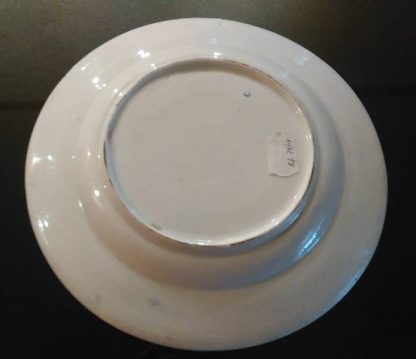 Assiette à dessert en porcelaine de Tournai à la Mouche. – Image 4