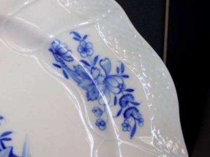 Plat rond en porcelaine de Tournai – Image 3