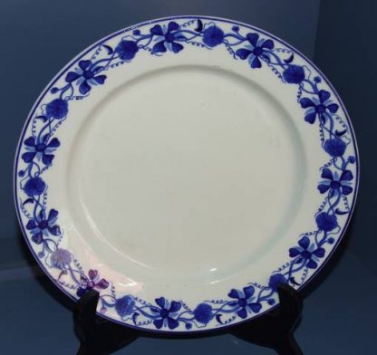 Assiette en porcelaine de Tournai décor à la Passiflore