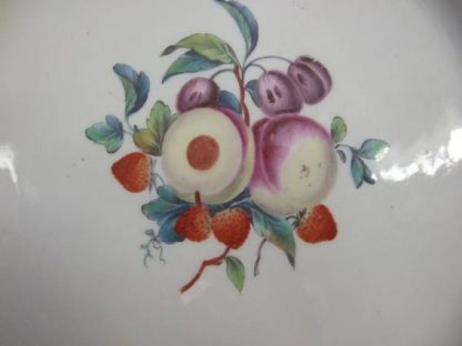 Assiette polychrome en porcelaine tendre de Tournai – Image 2