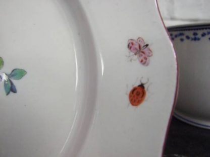 Assiette polychrome en porcelaine tendre de Tournai – Image 7