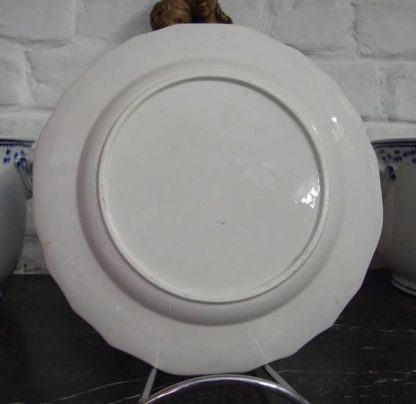 Assiette polychrome en porcelaine tendre de Tournai – Image 3