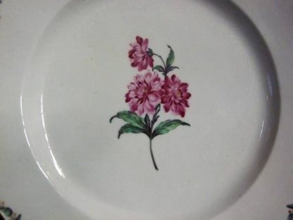 Assiette en porcelaine de Tournai polychrome (oeillet) – Image 2