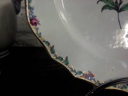 Assiette en porcelaine de Tournai polychrome (oeillet) – Image 6