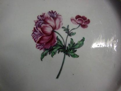 Assiette en porcelaine de Tournai polychrome (oeillet) – Image 2