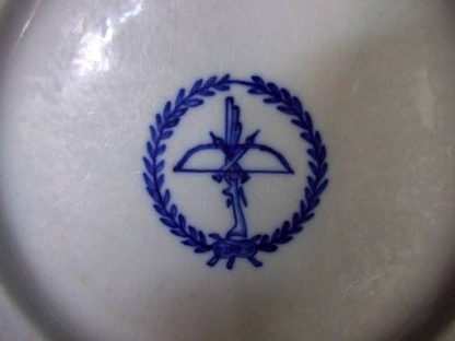 Assiette à l'arbalète en porcelaine de Tournai – Image 2