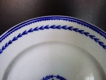 Assiette à l'arbalète en porcelaine de Tournai – Image 3