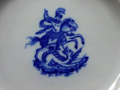 Assiette en porcelaine de Tournai (Saint Georges) – Image 4