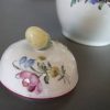 Verseuse polychrome en porcelaine de Tournai – Image 3