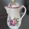 Verseuse polychrome en porcelaine de Tournai