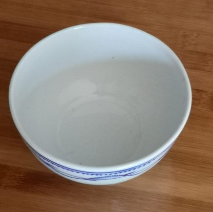 Bol à crème en porcelaine de Tournai (décor chenille) – Image 2