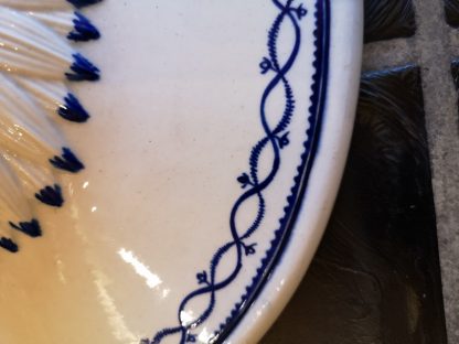 Couvercle en porcelaine de Tournai décor à l'anneau – Image 3