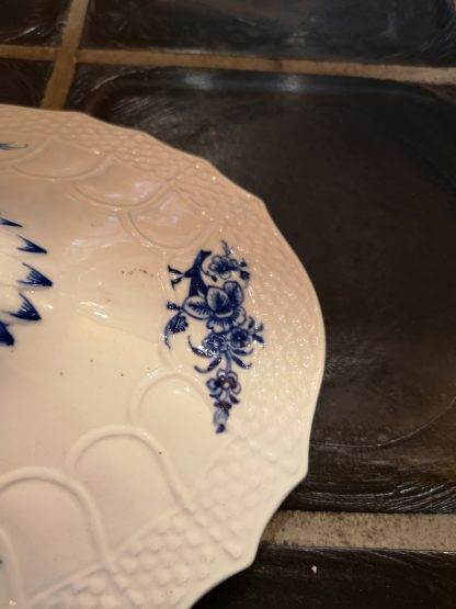 Couvercle en porcelaine de Tournai décor ronda. – Image 3