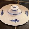 Couvercle en porcelaine de Tournai décor ronda.