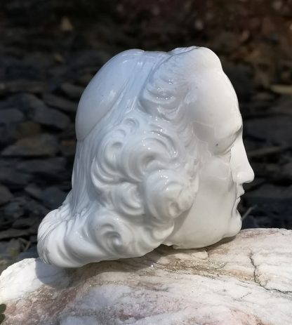 Tête en porcelaine tendre de Tournai. Prince-évêque de Liège 18ème. – Image 3