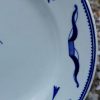 Assiette plate en porcelaine tendre de Tournai décor au prix de tir de Gand (19ème). – Image 2