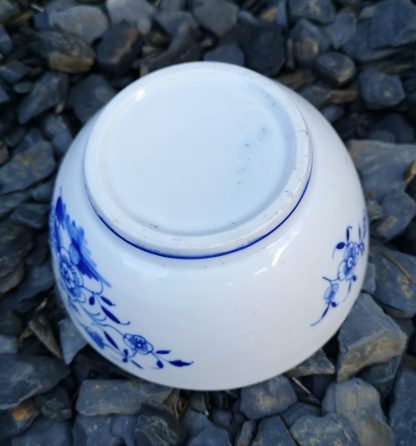 Bol à crème en porcelaine de Tournai décor Ronda. – Image 3