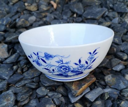 Bol à crème en porcelaine de Tournai décor Ronda.