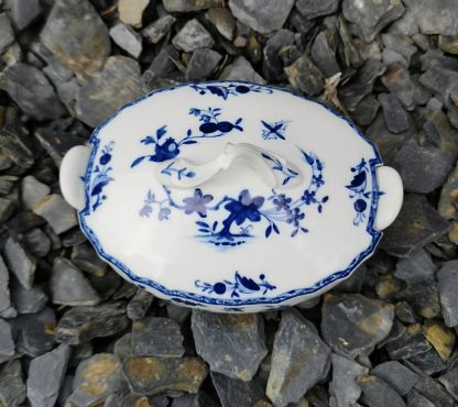 Beurrier en porcelaine de Tournai 18ème décor à la mouche. – Image 7
