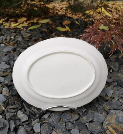 Base pour beurrier en porcelaine de Tournai à la mouche. – Image 4
