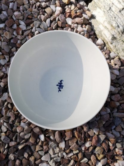 Paire de bols en porcelaine de tournai décor ronda. – Image 4