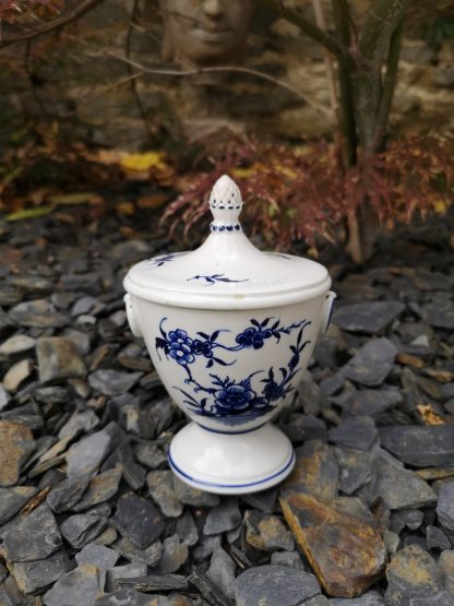 Sucrier en porcelaine de Tournai décor Ronda.