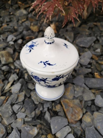 Sucrier en porcelaine de Tournai décor Ronda. – Image 2