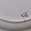 Assiette en porcelaine de Tournai décor à la Mouche – Image 2