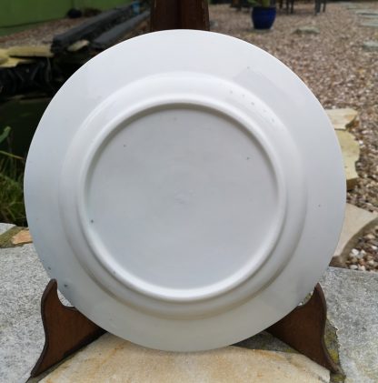 Assiette en porcelaine de Tournai décor aux petits glands. – Image 4