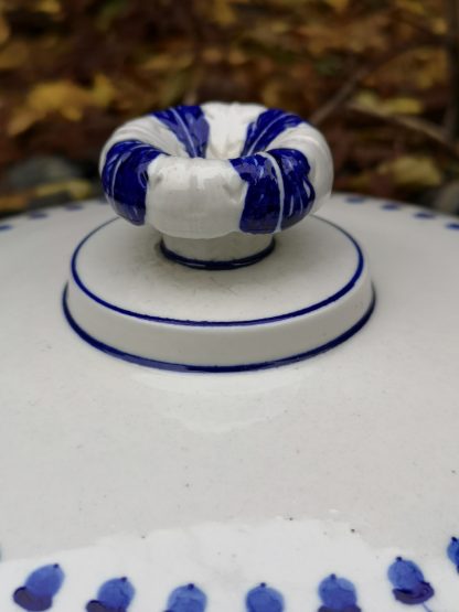 Légumier en porcelaine de Tournai décor aux glands. – Image 5