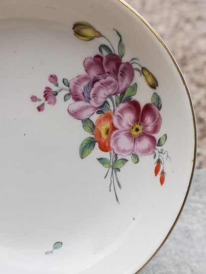 Coupelle en porcelaine de tournai polychrome. – Image 5