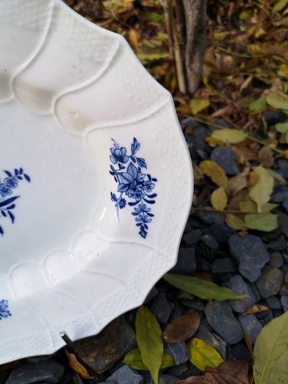 Plat ovale en porcelaine tendre de Tournai (Ronda) – Image 5