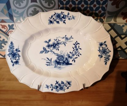 Plat ovale en porcelaine tendre de Tournai (Ronda).