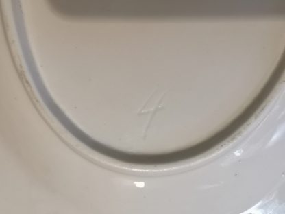 Plat ovale en porcelaine tendre de Tournai (Ronda). – Image 5